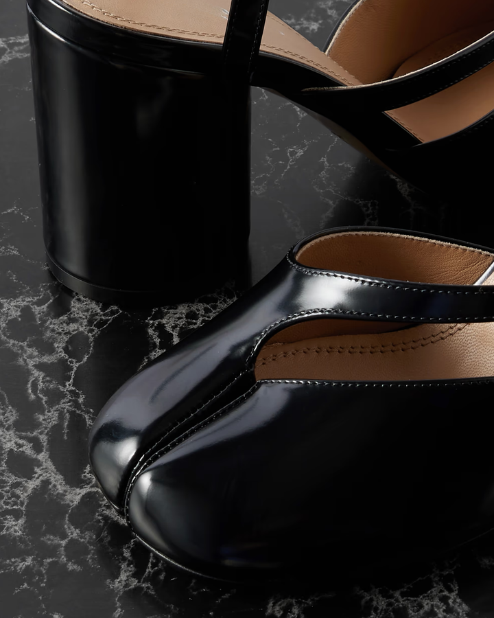 Fiore | Women's Tabi Strap Pumps in Black