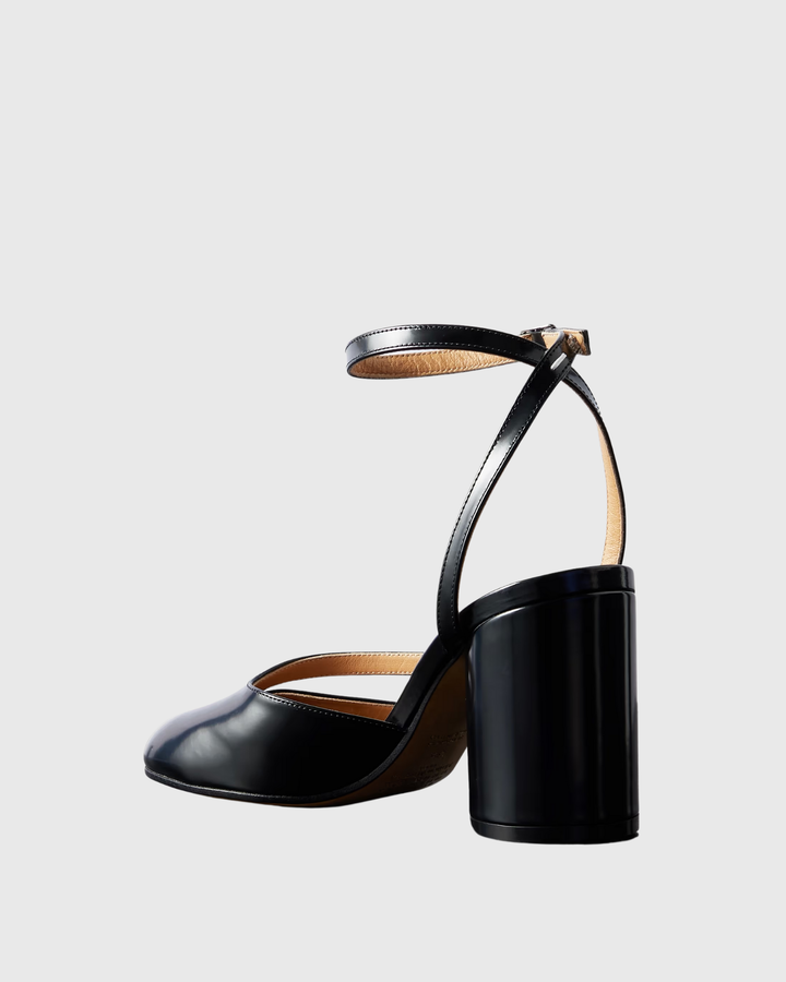 Fiore | Women's Tabi Strap Pumps in Black