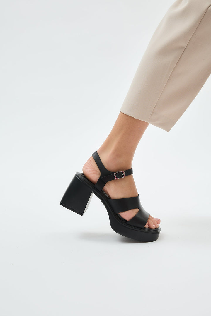 Giri | Women's Square Toe Slip-On Mules in Black