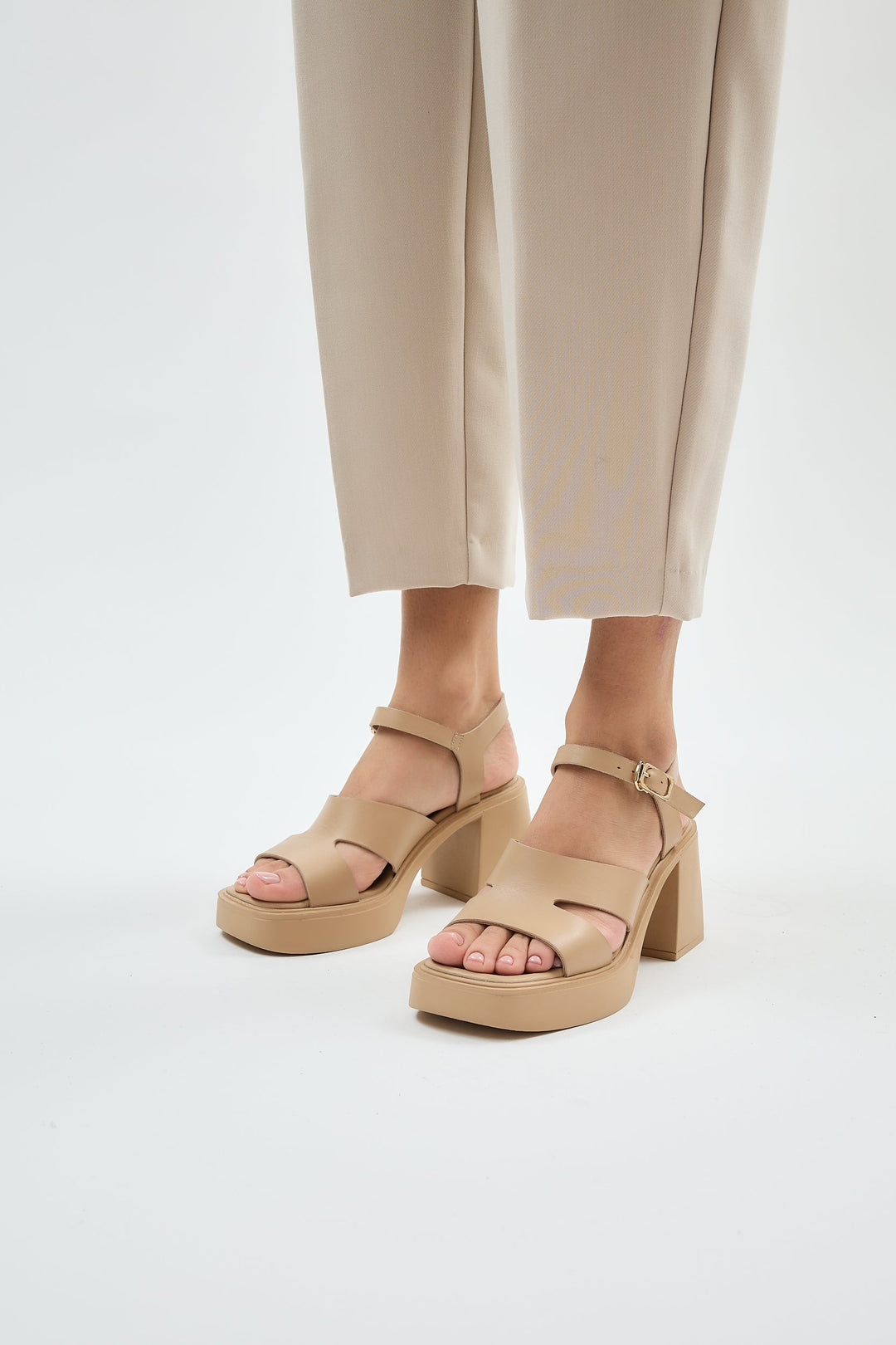 Giri | Women's Square Toe Slip-On Mules in Beige