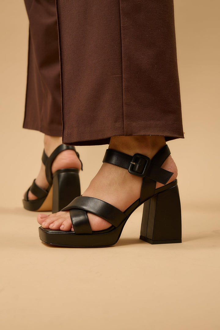 Esperanza | Women's Block Heel Ankle Strap Pumps in Black