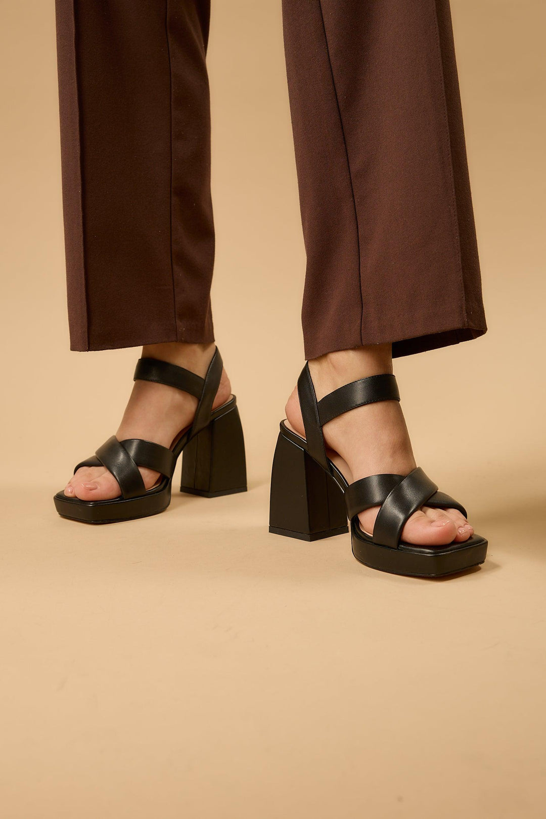 Esperanza | Women's Block Heel Ankle Strap Pumps in Black