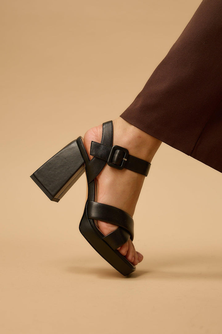 Esperanza | Women's Block Heel Ankle Strap Pumps in Black